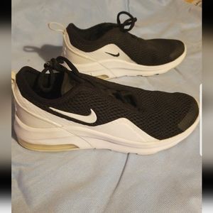 Kids Nike shoes sz 3.5y